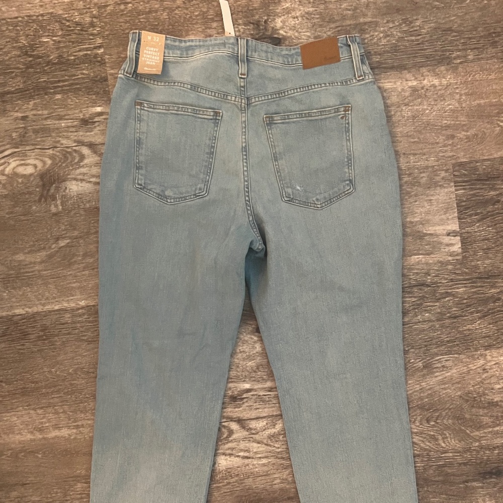 The Curvy Perfect Vintage Jean in Danby Wash: Ripped Edition - Picture 2 of 4